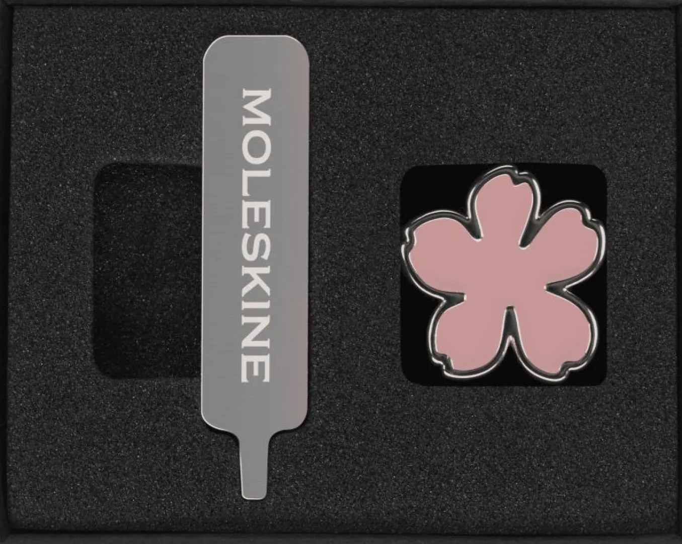 Sakura Pin Momoko Flower by Momoko Sakura Gold